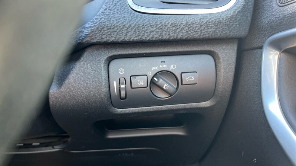 Used Volvo V40 2019 for sale - 75984858: Photo 45