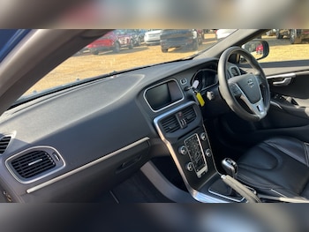 Used Volvo V40 2019 for sale - 75984858: Photo