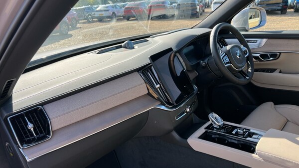Used Volvo XC90 2025 for sale - 76116756: Photo 4