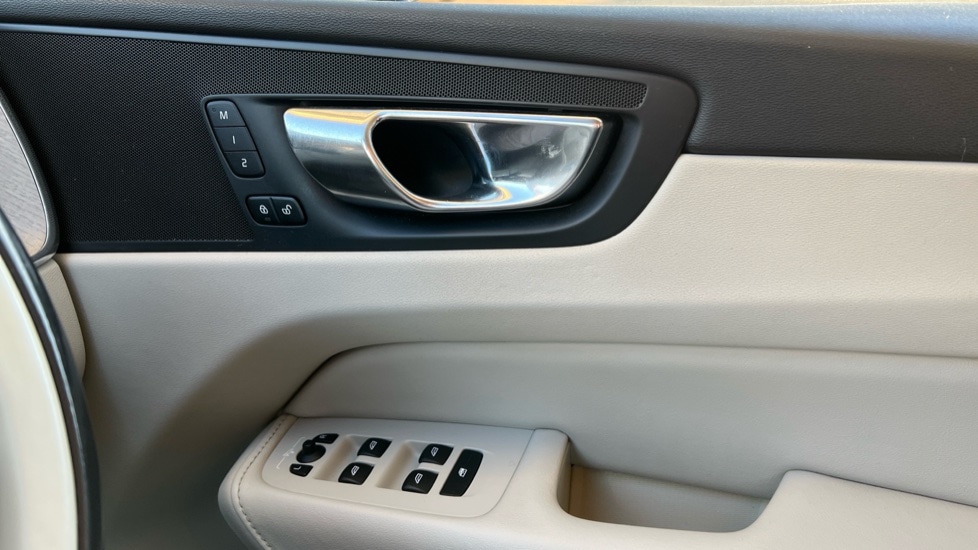 Used Volvo XC60 2017 for sale - 76672569: Photo 15