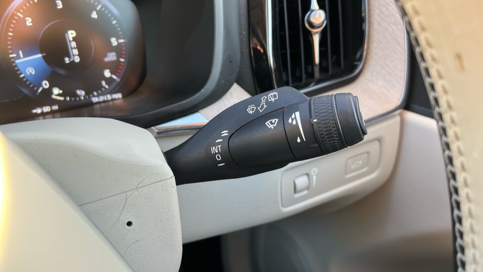 Used Volvo XC60 2017 for sale - 76672569: Photo 30