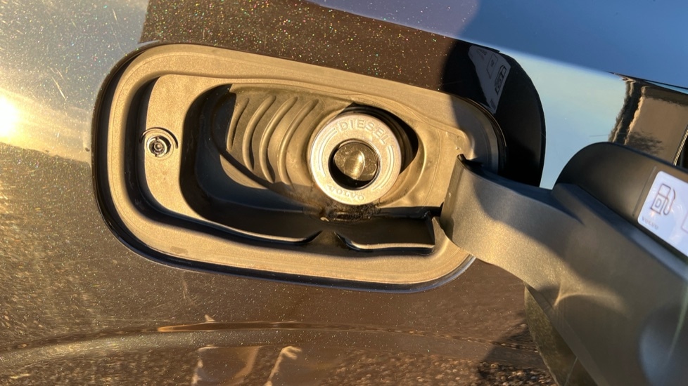 Used Volvo XC60 2017 for sale - 76672569: Photo 42