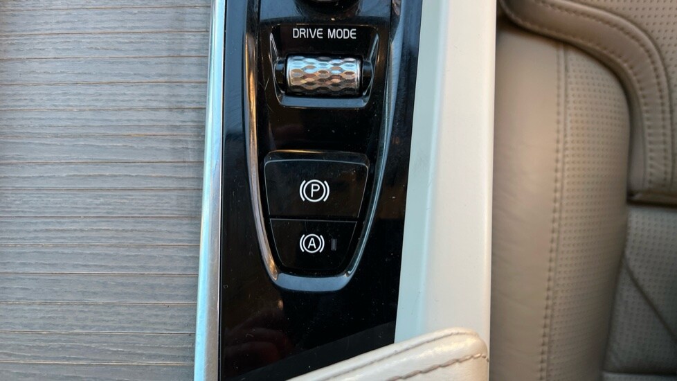 Used Volvo XC60 2017 for sale - 76672569: Photo 48