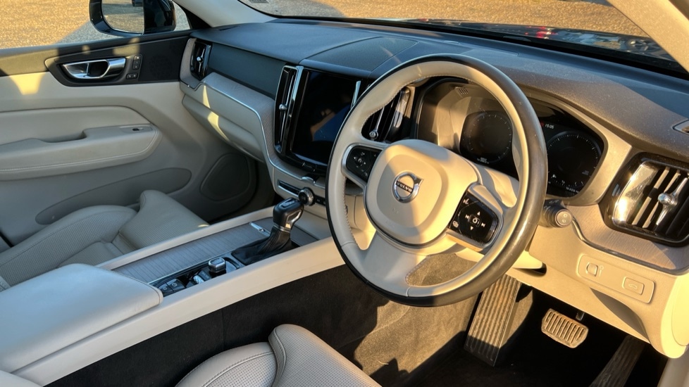 Used Volvo XC60 2017 for sale - 76672569: Photo 5