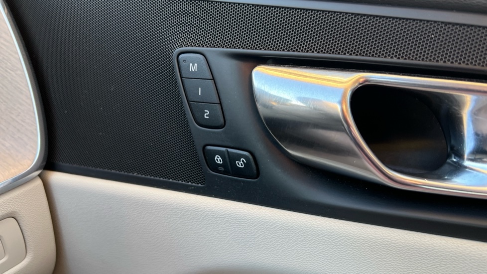 Used Volvo XC60 2017 for sale - 76672569: Photo 51