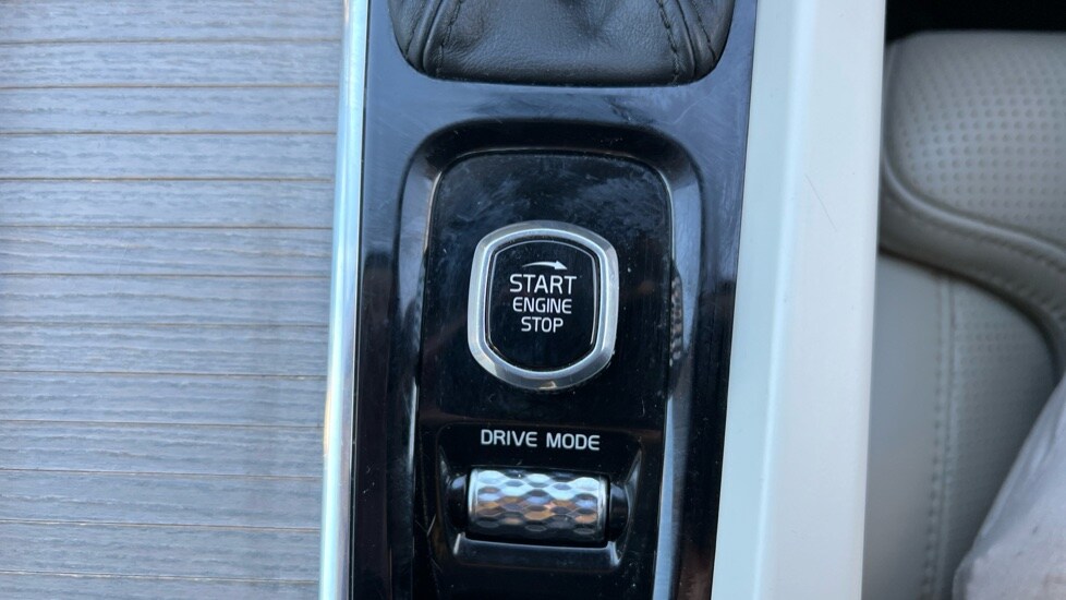 Used Volvo XC60 2017 for sale - 76731459: Photo 28