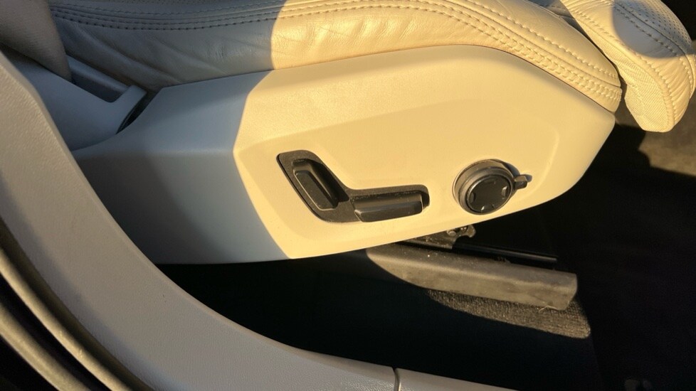 Used Volvo XC60 2017 for sale - 76731459: Photo 32