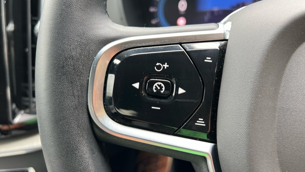 Used Volvo XC60 2023 for sale - 75992847: Photo 24