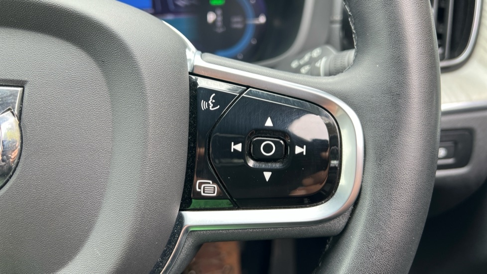 Used Volvo XC60 2023 for sale - 75992847: Photo 25