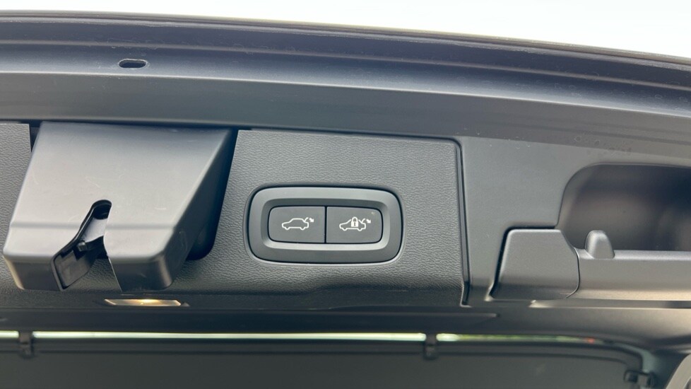Used Volvo XC60 2023 for sale - 75992847: Photo 47