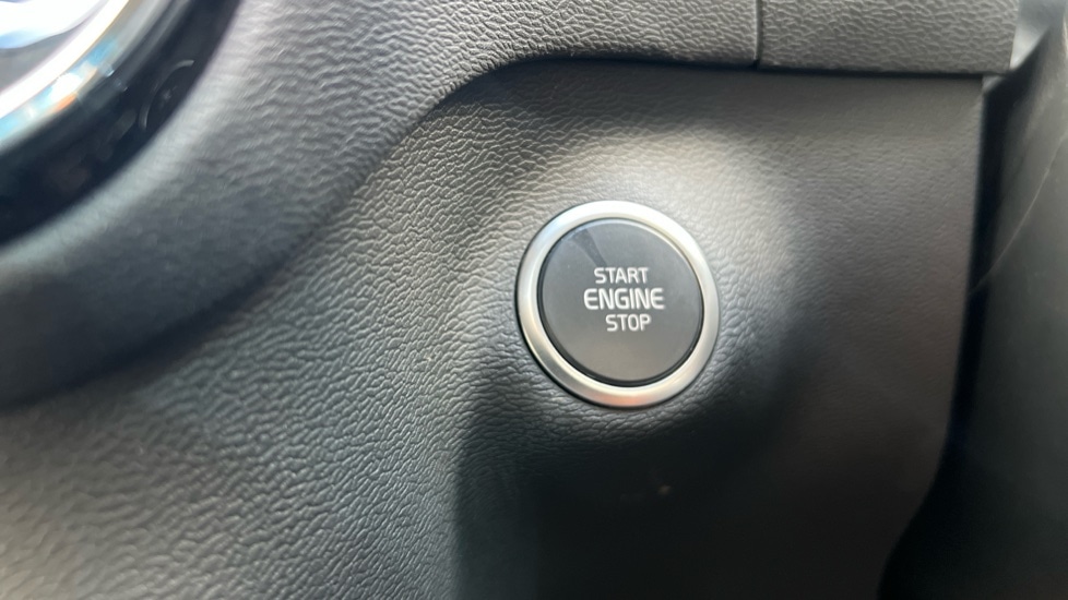 Used Volvo XC40 2025 for sale - 76332283: Photo 28