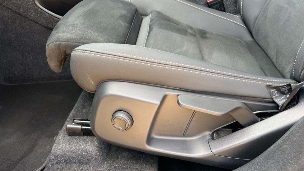 Used Volvo XC40 2025 for sale - 76332283: Photo 32
