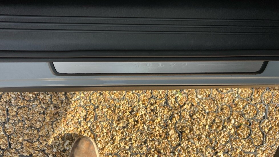 Used Volvo XC40 2025 for sale - 76332283: Photo 43