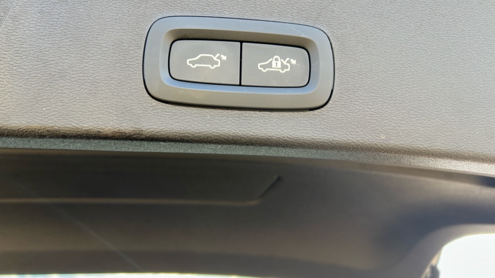 Used Volvo XC40 2025 for sale - 76332283: Photo 45