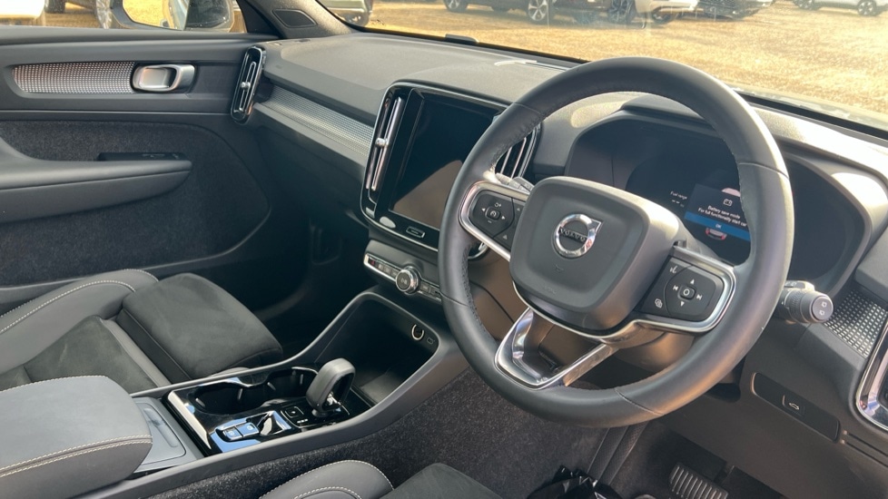 Used Volvo XC40 2025 for sale - 76332283: Photo 5
