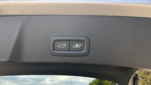 Used Volvo XC40 2025 for sale - 75595802: Photo 47