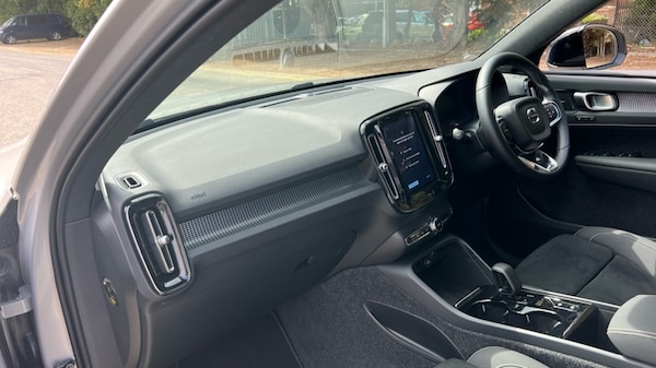 Used Volvo XC40 2025 for sale - 75595802: Photo 4