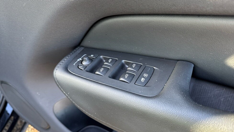 Used Volvo XC60 2023 for sale - 76552340: Photo 33