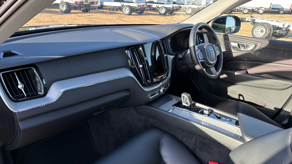 Used Volvo XC60 2023 for sale - 76552340: Photo 4