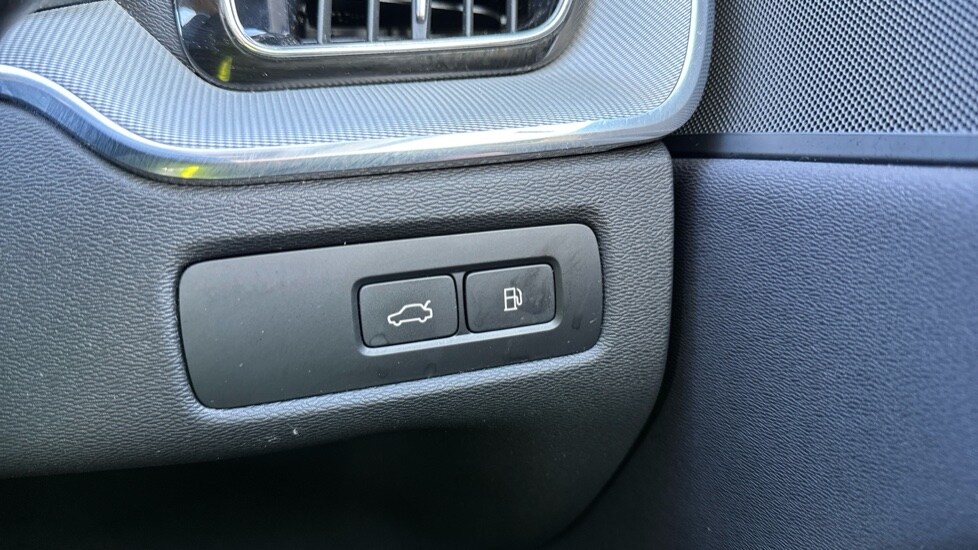 Used Volvo XC60 2023 for sale - 76552340: Photo 45