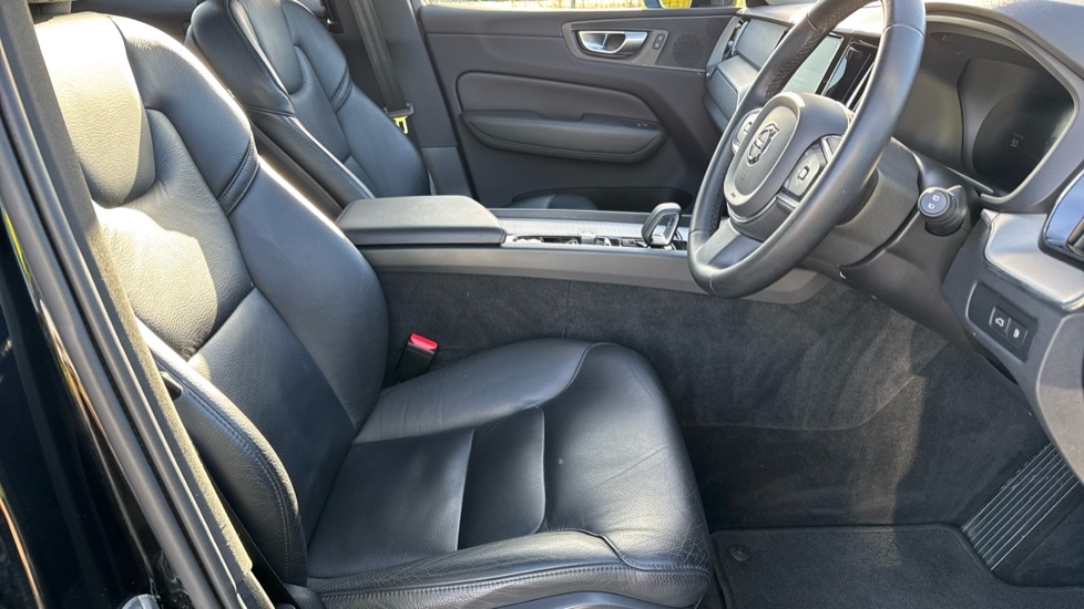 Used Volvo XC60 2023 for sale - 76552340: Photo 9