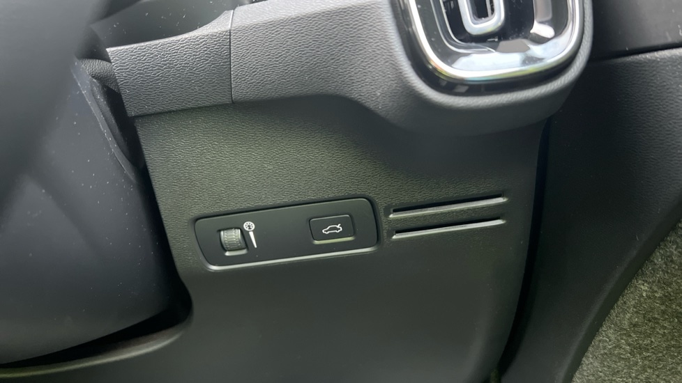 Used Volvo XC40 2021 for sale - 76826716: Photo 46