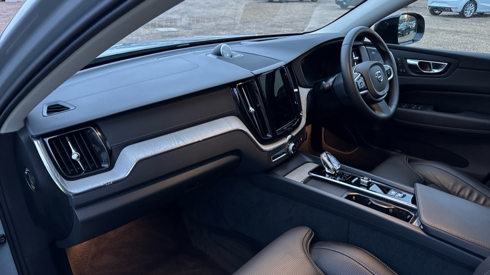 Used Volvo XC60 2025 for sale - 76780142: Photo 4