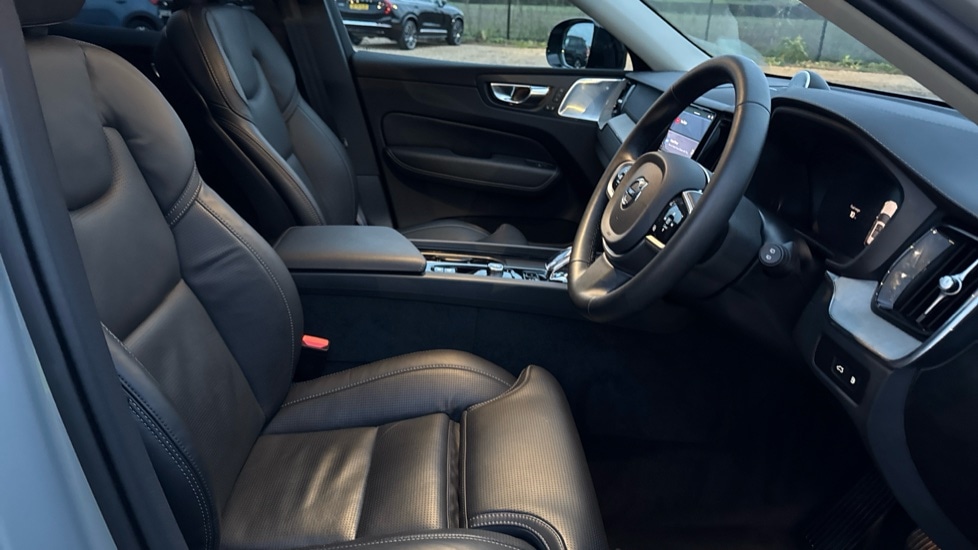Used Volvo XC60 2025 for sale - 76780142: Photo 9