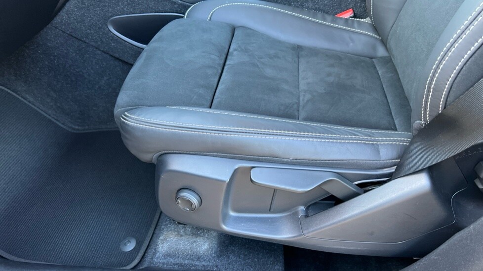 Used Volvo XC40 2021 for sale - 76796207: Photo 32