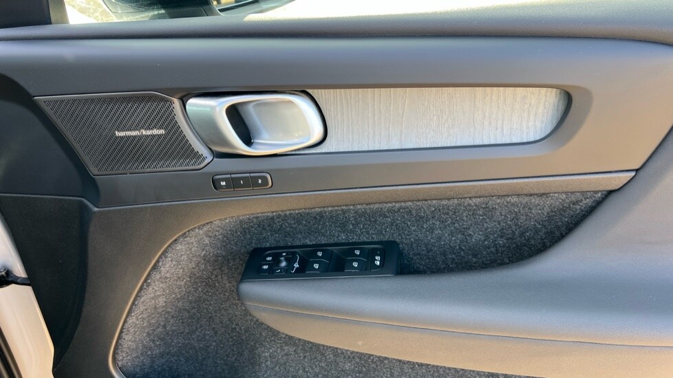 Used Volvo XC40 2024 for sale - 76647945: Photo 15