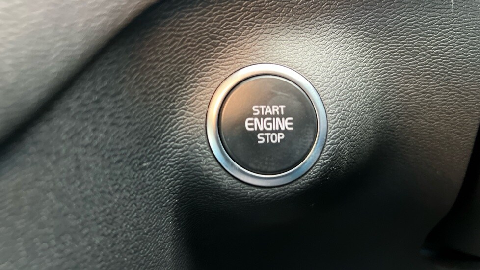 Used Volvo XC40 2024 for sale - 76647945: Photo 28