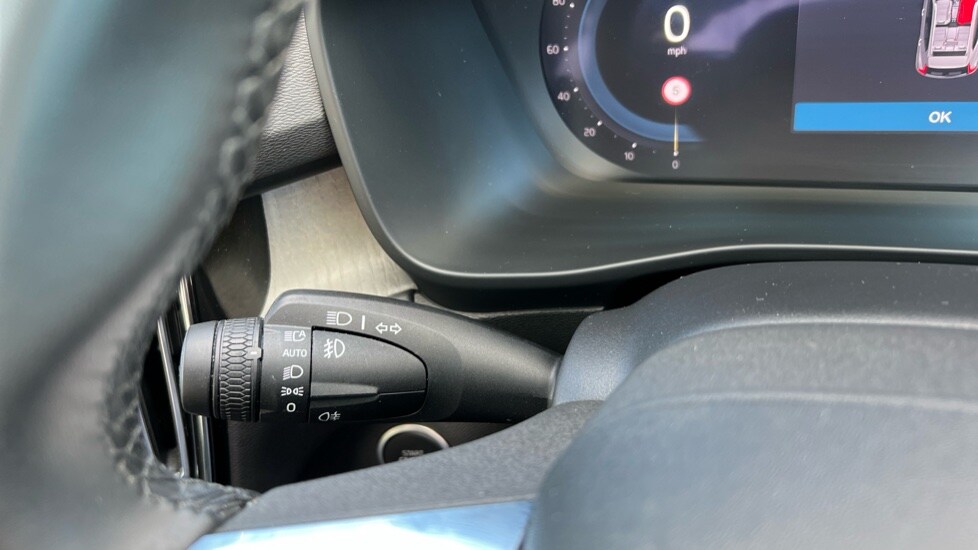 Used Volvo XC40 2024 for sale - 76647945: Photo 29