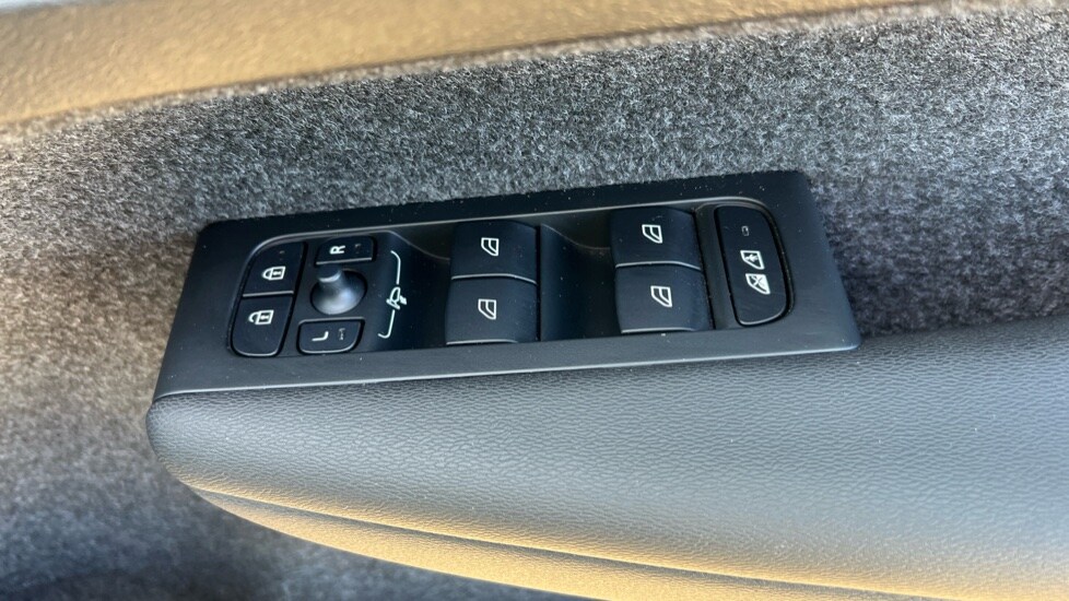 Used Volvo XC40 2024 for sale - 76647945: Photo 33