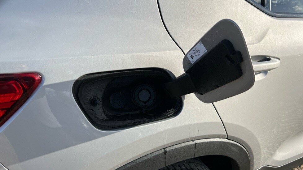 Used Volvo XC40 2024 for sale - 76647945: Photo 42