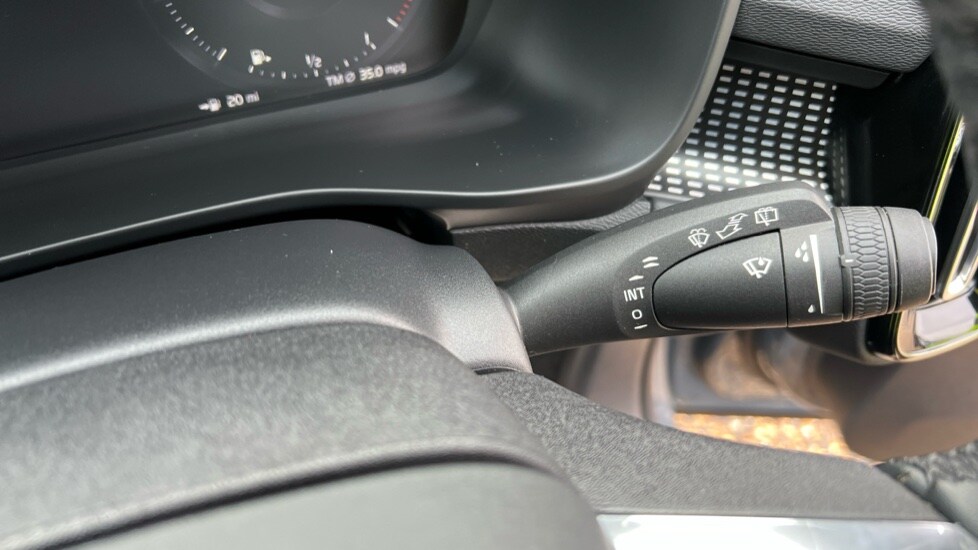 Used Volvo XC40 2021 for sale - 76999523: Photo 30