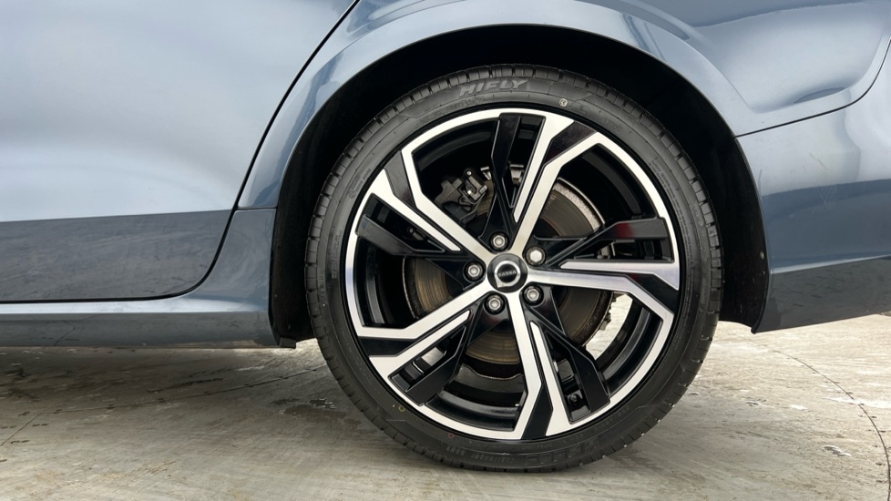 Used Volvo V60 2022 for sale - 76914943: Photo 4