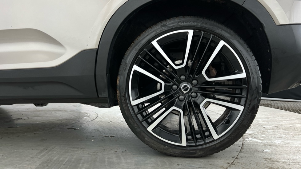 Used Volvo XC40 2021 for sale - 76384352: Photo 4