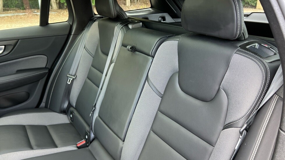 Used Volvo V60 2022 for sale - 75950828: Photo 38