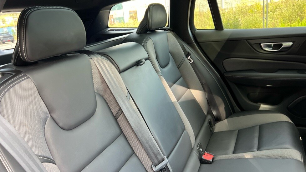 Used Volvo V60 2022 for sale - 75950828: Photo 45