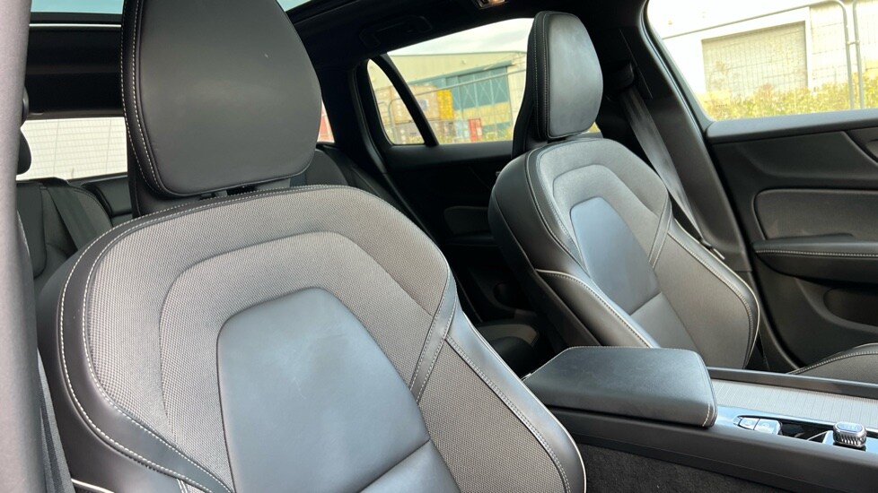 Used Volvo V60 2022 for sale - 75950828: Photo 46