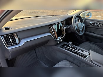 Used Volvo V60 2022 for sale - 76709407: Photo