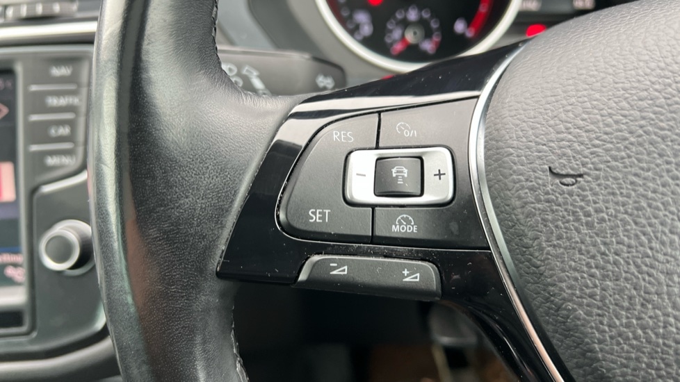 Used Volkswagen Tiguan 2016 for sale - 76244456: Photo 23