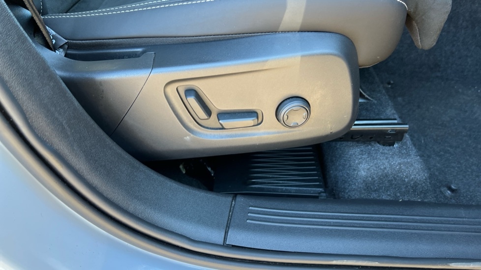 Used Volvo XC40 2025 for sale - 76523558: Photo 32