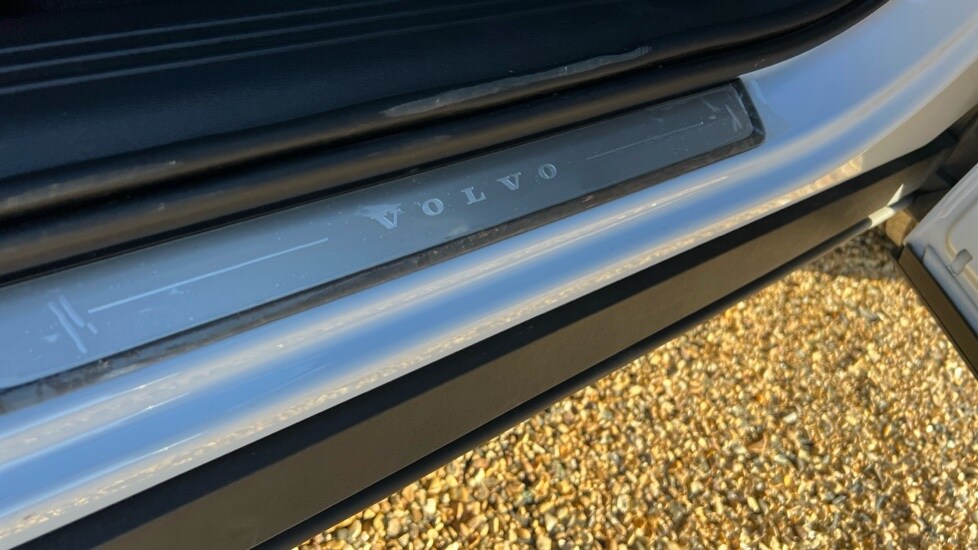 Used Volvo XC40 2025 for sale - 76523558: Photo 42