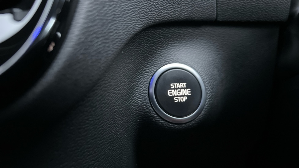 Used Volvo XC40 2023 for sale - 76328387: Photo 28