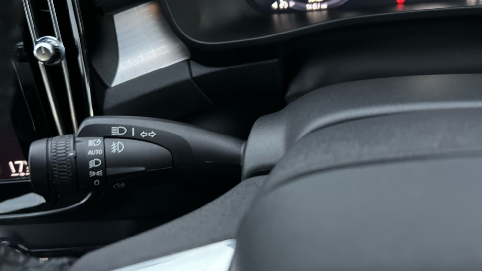Used Volvo XC40 2023 for sale - 76328387: Photo 29