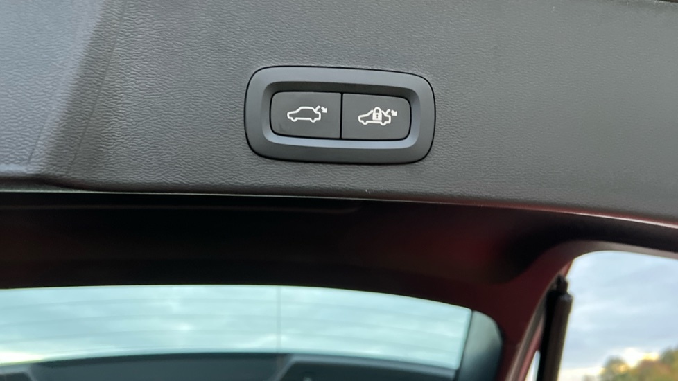 Used Volvo XC40 2023 for sale - 76328387: Photo 45