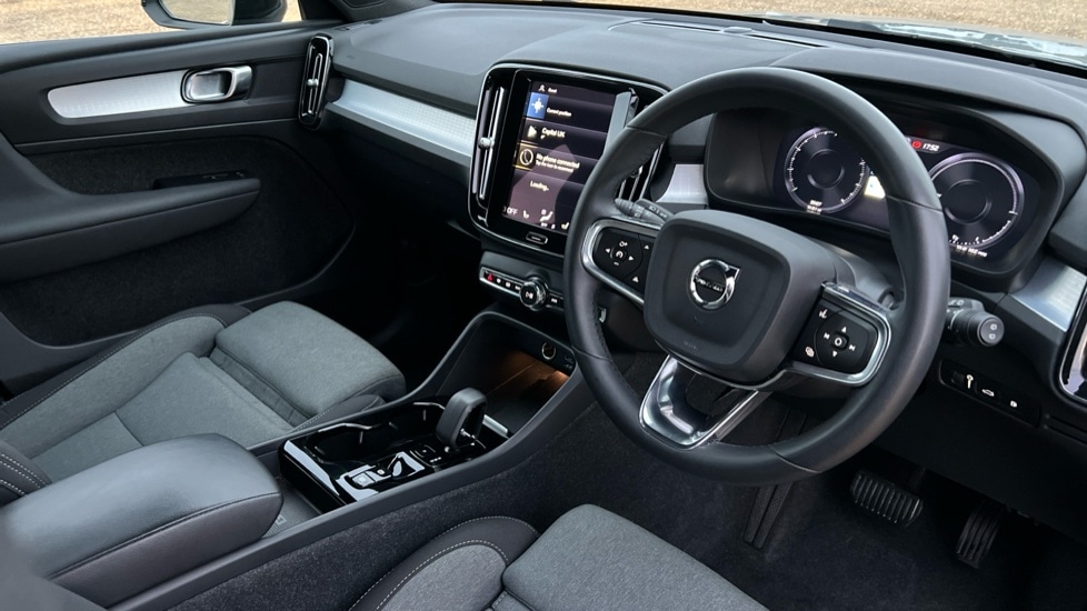 Used Volvo XC40 2023 for sale - 76328387: Photo 5