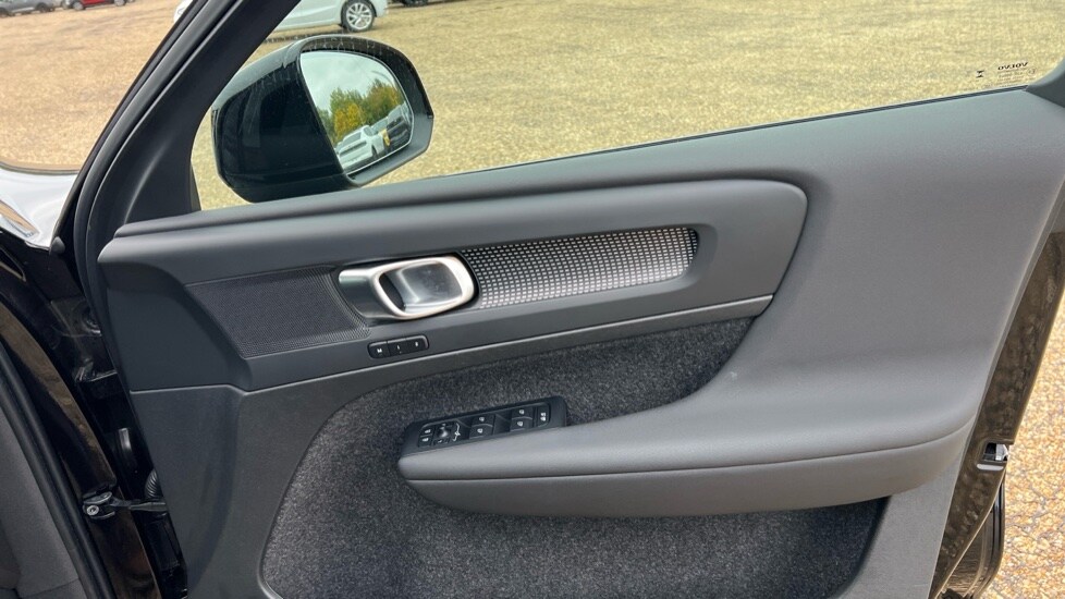 Used Volvo XC40 2024 for sale - 76273042: Photo 15