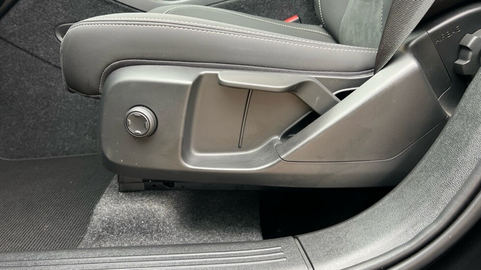 Used Volvo XC40 2024 for sale - 76273042: Photo 32